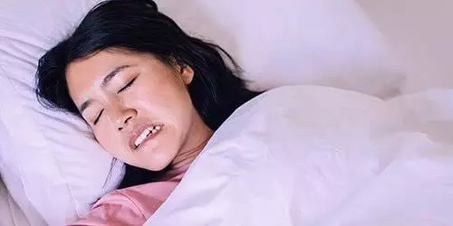 Grinding Your Teeth in Sleep: నిద్రలో పళ్లు కొరుకుంటున్నారా? ఉదయాన్నే ఈ లక్షణాలు కనిపిస్తే డేంజర్ బెల్స్ మోగినట్లే.. Grinding Your Teeth in Sleep: నిద్రలో పళ్లు కొరుకుంటున్నారా? ఉదయాన్నే ఈ లక్షణాలు కనిపిస్తే డేంజర్ బెల్స్ మోగినట్లే..