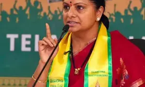 Kavitha: కేటీఆర్పై కవిత విమర్శలు: కేసీఆర్ నిర్ణయాలు తప్పు అంటే పార్టీ వ్యతిరేకతేనా? Kavitha: కేటీఆర్పై కవిత విమర్శలు: కేసీఆర్ నిర్ణయాలు తప్పు అంటే పార్టీ వ్యతిరేకతేనా?