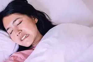 Grinding Your Teeth in Sleep: నిద్రలో పళ్లు కొరుకుంటున్నారా? ఉదయాన్నే ఈ లక్షణాలు కనిపిస్తే డేంజర్ బెల్స్ మోగినట్లే.. Grinding Your Teeth in Sleep: నిద్రలో పళ్లు కొరుకుంటున్నారా? ఉదయాన్నే ఈ లక్షణాలు కనిపిస్తే డేంజర్ బెల్స్ మోగినట్లే..
