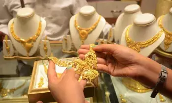 Gold Price: పన్నుల దెబ్బకు పసిడి యూ-టర్న్.. బిల్లు వద్దంటే చాలు తులం బంగారంపై భారీ డిస్కౌంట్