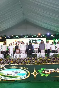 Venkaiah Naidu: ఒంగోలు 150 ఏళ్ల వేడుకలో వెంకయ్యనాయుడు: కులమతాలు కాదు.. వ్యక్తిత్వమే ముఖ్యం Venkaiah Naidu: ఒంగోలు 150 ఏళ్ల వేడుకలో వెంకయ్యనాయుడు: కులమతాలు కాదు.. వ్యక్తిత్వమే ముఖ్యం