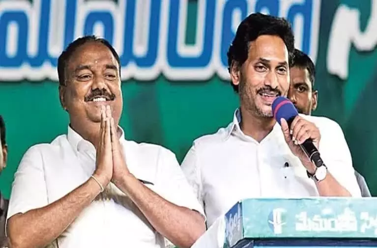 Liquor Transport Scam: మద్యం రవాణా కుంభకోణం: ఎర్రచందనం స్మగ్లర్ విజయానందరెడ్డికి ఈడీ సమన్లు – నేడు విచారణ Liquor Transport Scam: మద్యం రవాణా కుంభకోణం: ఎర్రచందనం స్మగ్లర్ విజయానందరెడ్డికి ఈడీ సమన్లు – నేడు విచారణ