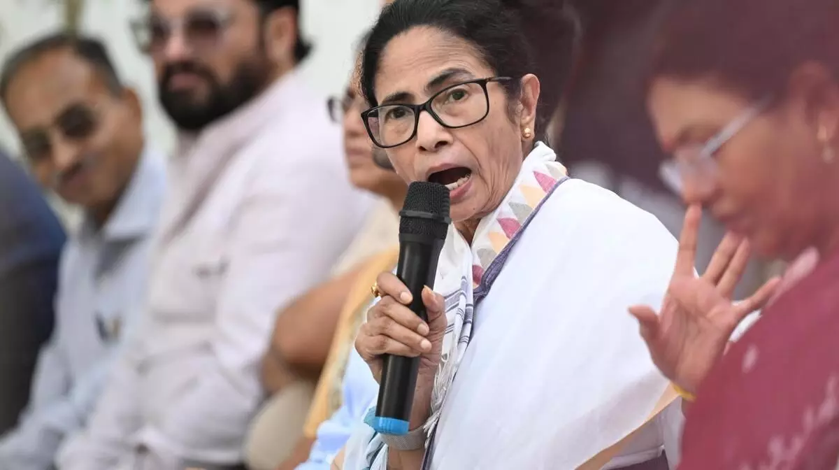 MamataBanerjee: ‘వానిష్ కుమార్’ను ప్రజలు క్షమించరు: సీఈసీపై మమతా దాడి, ఎన్నికల కమిషన్కు ఇమ్యూనిటీపై ప్రశ్న MamataBanerjee: ‘వానిష్ కుమార్’ను ప్రజలు క్షమించరు: సీఈసీపై మమతా దాడి, ఎన్నికల కమిషన్కు ఇమ్యూనిటీపై ప్రశ్న