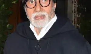 Amitabh Bachchan: కేబీసీ సెట్లో అమితాబ్ బచ్చన్కు ప్రమాదం.. కాలికి గాయమైనా షూటింగ్ ఆపని బిగ్ బీ.. Amitabh Bachchan: కేబీసీ సెట్లో అమితాబ్ బచ్చన్కు ప్రమాదం.. కాలికి గాయమైనా షూటింగ్ ఆపని బిగ్ బీ..