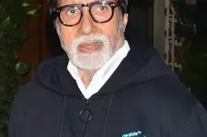 Amitabh Bachchan: కేబీసీ సెట్లో అమితాబ్ బచ్చన్కు ప్రమాదం.. కాలికి గాయమైనా షూటింగ్ ఆపని బిగ్ బీ.. Amitabh Bachchan: కేబీసీ సెట్లో అమితాబ్ బచ్చన్కు ప్రమాదం.. కాలికి గాయమైనా షూటింగ్ ఆపని బిగ్ బీ..