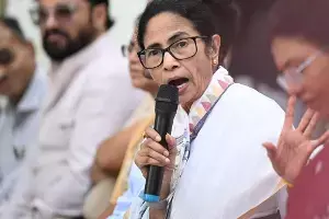 MamataBanerjee: ‘వానిష్ కుమార్’ను ప్రజలు క్షమించరు: సీఈసీపై మమతా దాడి, ఎన్నికల కమిషన్కు ఇమ్యూనిటీపై ప్రశ్న MamataBanerjee: ‘వానిష్ కుమార్’ను ప్రజలు క్షమించరు: సీఈసీపై మమతా దాడి, ఎన్నికల కమిషన్కు ఇమ్యూనిటీపై ప్రశ్న