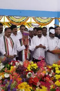 Governor, CM Revanth Reddy: గాంధీ, శాస్త్రిజీకి ఘన నివాళి.. బాపూఘాట్‌లో గవర్నర్‌, సీఎం రేవంత్‌రెడ్డి పుష్పాంజలి