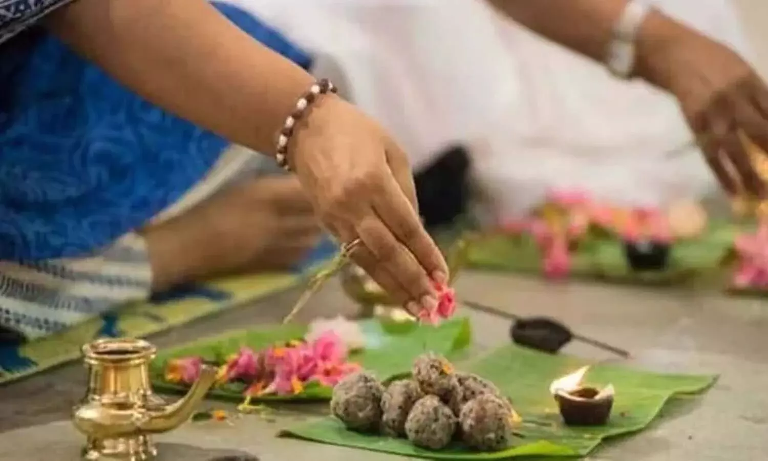 Mahalaya Paksha: మహాలయ పక్షం.. పితృదేవతలను స్మరించుకునే పవిత్ర సమయం Mahalaya Paksha: మహాలయ పక్షం.. పితృదేవతలను స్మరించుకునే పవిత్ర సమయం