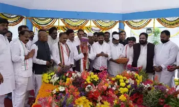 Governor, CM Revanth Reddy: గాంధీ, శాస్త్రిజీకి ఘన నివాళి.. బాపూఘాట్‌లో గవర్నర్‌, సీఎం రేవంత్‌రెడ్డి పుష్పాంజలి