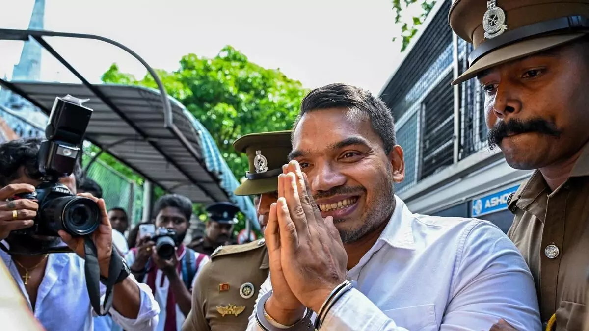 Sri Lankan Court: లంచం కేసులో ఇద్దరు భారతీయ డైరెక్టర్లపై అరెస్టు వారెంట్లు జారీ చేయని శ్రీలంక కోర్టు Sri Lankan Court: లంచం కేసులో ఇద్దరు భారతీయ డైరెక్టర్లపై అరెస్టు వారెంట్లు జారీ చేయని శ్రీలంక కోర్టు
