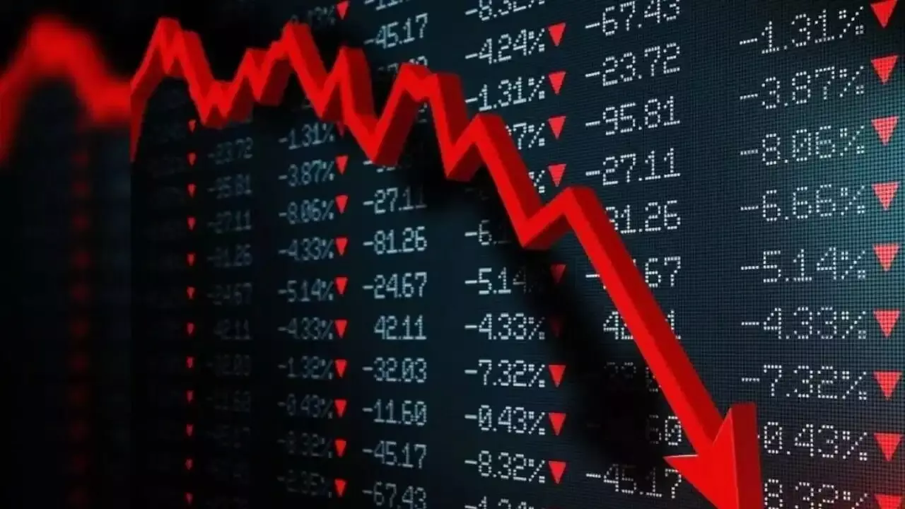 Stock Market: నిమిషాల్లో ఆవిరైన ఆనందం.. కుప్పకూలిన సెన్సెక్స్.. కారణం అదేనా? Stock Market: నిమిషాల్లో ఆవిరైన ఆనందం.. కుప్పకూలిన సెన్సెక్స్.. కారణం అదేనా?