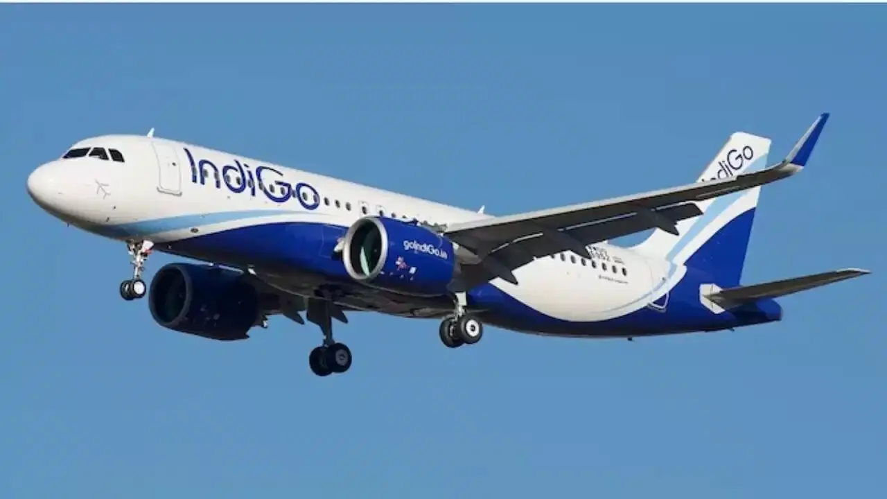 IndiGo: విమాన ప్రయాణికులకు బిగ్ షాక్.. ఇంధన ఛార్జీలను భారీగా పెంచేసిన ఇండీగో IndiGo: విమాన ప్రయాణికులకు బిగ్ షాక్.. ఇంధన ఛార్జీలను భారీగా పెంచేసిన ఇండీగో