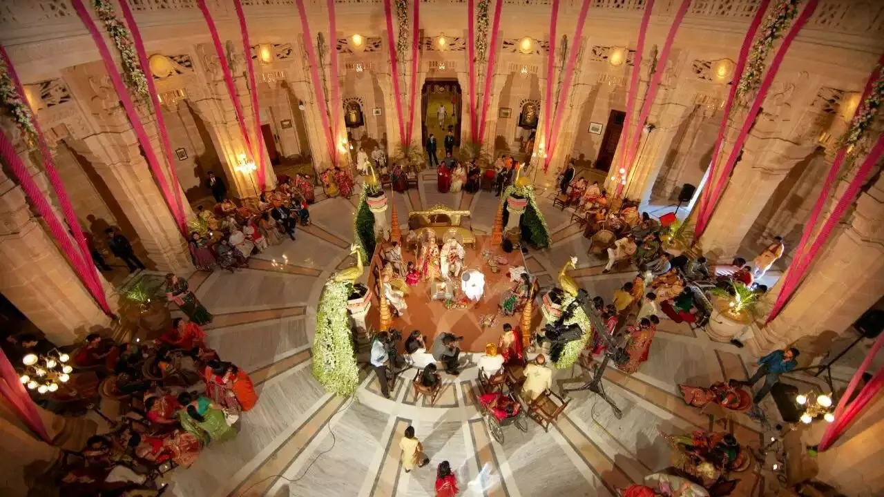 Wedding Season: పెళ్లిళ్ల సీజన్కు ముందే హోటళ్లు హౌస్ఫుల్! వచ్చే ఏడాది దాకా నో వేకెన్సీ! Wedding Season: పెళ్లిళ్ల సీజన్కు ముందే హోటళ్లు హౌస్ఫుల్! వచ్చే ఏడాది దాకా నో వేకెన్సీ!