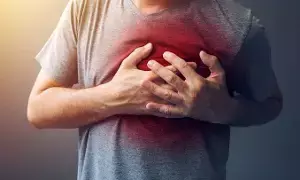 Heart Attack: గుండెపోటుకు ముందు కనిపించే కీలక లక్షణాలు ఇవే.. Heart Attack: గుండెపోటుకు ముందు కనిపించే కీలక లక్షణాలు ఇవే..