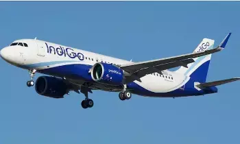 IndiGo: విమాన ప్రయాణికులకు బిగ్ షాక్.. ఇంధన ఛార్జీలను భారీగా పెంచేసిన ఇండీగో