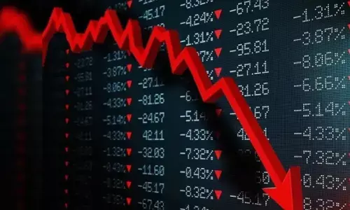 Stock Market: నిమిషాల్లో ఆవిరైన ఆనందం.. కుప్పకూలిన సెన్సెక్స్.. కారణం అదేనా? Stock Market: నిమిషాల్లో ఆవిరైన ఆనందం.. కుప్పకూలిన సెన్సెక్స్.. కారణం అదేనా?