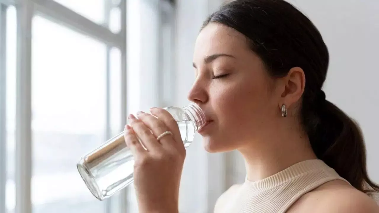Benefits of Drinking Water on an Empty Stomach in the Morning: ఉదయం ఖాళీ కడుపుతో నీళ్లు తాగడం వల్ల ఏం లాభం? Benefits of Drinking Water on an Empty Stomach in the Morning: ఉదయం ఖాళీ కడుపుతో నీళ్లు తాగడం వల్ల ఏం లాభం?