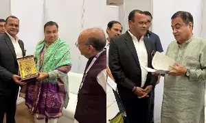 Minister Komatireddy Venkat Reddy: తెలంగాణ రోడ్ల అభివృద్ధికి కేంద్ర సాయం కోరుతూ విజ్ఞప్తి: మంత్రి కోమటిరెడ్డి వెంకట్రెడ్డి Minister Komatireddy Venkat Reddy: తెలంగాణ రోడ్ల అభివృద్ధికి కేంద్ర సాయం కోరుతూ విజ్ఞప్తి: మంత్రి కోమటిరెడ్డి వెంకట్రెడ్డి