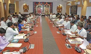 Navaratri Brahmotsavams: శ్రీవారి నవరాత్రి బ్రహ్మోత్సవాల ఏర్పాట్లపై సమీక్ష Navaratri Brahmotsavams: శ్రీవారి నవరాత్రి బ్రహ్మోత్సవాల ఏర్పాట్లపై సమీక్ష