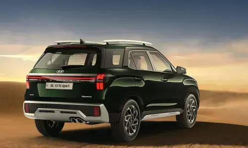 Hyundai Alcazar: సోఫా లాంటి సీట్లు.. హోటల్ లాంటి కంఫర్ట్.. హ్యుందాయ్ 7 సీటర్ పై రూ.90వేలు ఆదా Hyundai Alcazar: సోఫా లాంటి సీట్లు.. హోటల్ లాంటి కంఫర్ట్.. హ్యుందాయ్ 7 సీటర్ పై రూ.90వేలు ఆదా