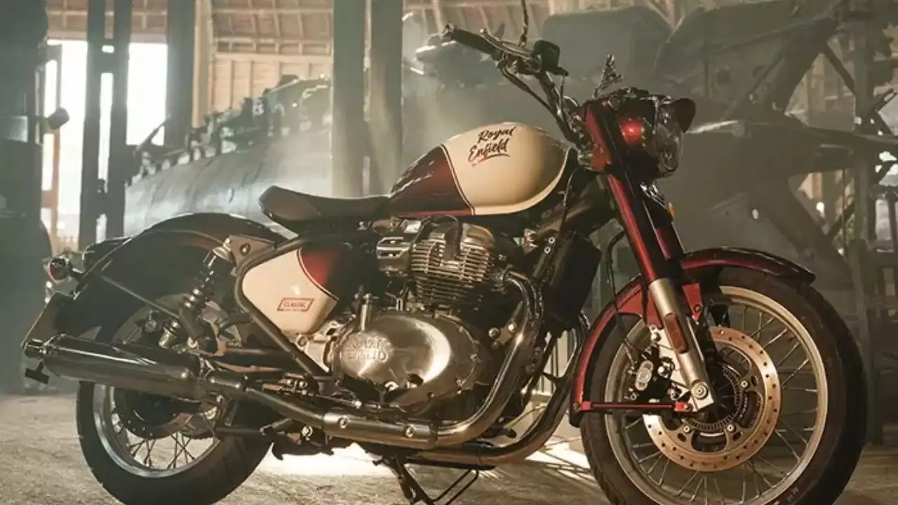 Royal Enfield: రాయల్ ఎన్ఫీల్డ్ సడన్ షాక్.. క్లాసిక్ 350 కొనాలంటే జేబులు ఖాళీ కావాల్సిందే Royal Enfield: రాయల్ ఎన్ఫీల్డ్ సడన్ షాక్.. క్లాసిక్ 350 కొనాలంటే జేబులు ఖాళీ కావాల్సిందే