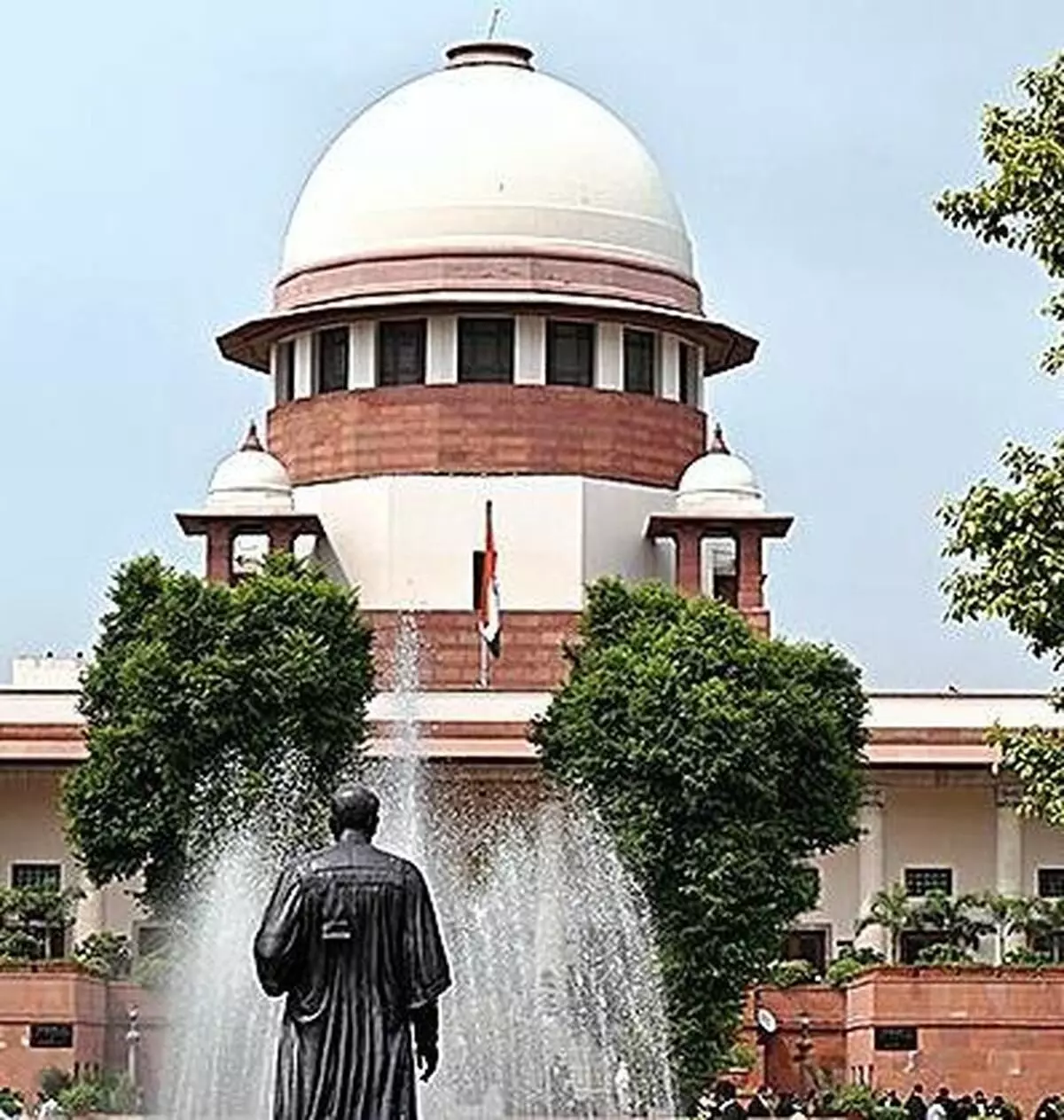 CJI: సీఈసీ నియామకాల చట్టంపై విభజిత తీర్పు ఉపసంహరణ పిటిషన్పై సీజేఐ నిర్ణయం CJI: సీఈసీ నియామకాల చట్టంపై విభజిత తీర్పు ఉపసంహరణ పిటిషన్పై సీజేఐ నిర్ణయం