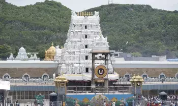 Tirumala Hundi Collections: కలియుగ వైకుంఠంలో కాసుల వర్షం.. 9 నెలల్లో తిరుమల హుండీ ఆదాయం రూ.1,129 కోట్లు
