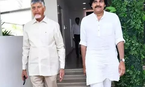 Chandrababu–Pawan Meeting: చంద్రబాబు-పవన్ కీలక భేటీ: స్థానిక ఎన్నికల్లో వంద శాతం గెలుపే లక్ష్యం Chandrababu–Pawan Meeting: చంద్రబాబు-పవన్ కీలక భేటీ: స్థానిక ఎన్నికల్లో వంద శాతం గెలుపే లక్ష్యం
