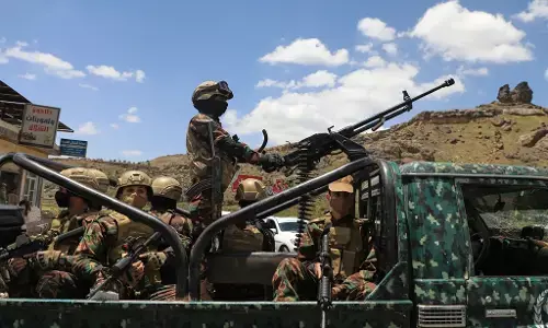 Houthis: హూతీలు బాబ్ అల్-మండబ్ జలసంధిని ఎలా ఆక్రమించారు? యెమెన్లో మళ్లీ యుద్ధం మొదలైంది Houthis: హూతీలు బాబ్ అల్-మండబ్ జలసంధిని ఎలా ఆక్రమించారు? యెమెన్లో మళ్లీ యుద్ధం మొదలైంది