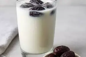 Dates Soaked in Milk: పాలలో నానబెట్టిన ఖర్జూరాలు: ఆరోగ్యానికి ఎంతవరకు మేలు? నిపుణులు ఏం చెబుతున్నారు? Dates Soaked in Milk: పాలలో నానబెట్టిన ఖర్జూరాలు: ఆరోగ్యానికి ఎంతవరకు మేలు? నిపుణులు ఏం చెబుతున్నారు?