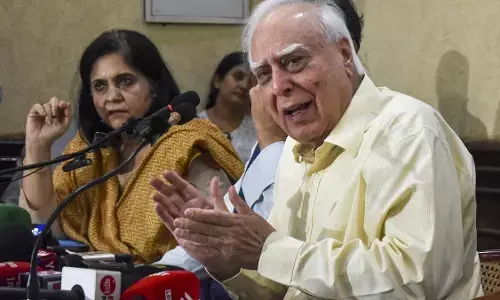 Kapil Sibal: మోదీపై కపిల్ సిబల్ విమర్శలు.. ద్వేషాన్ని వీడి, ఓటు మానిప్యులేషన్లకు స్వస్తి పలకాలని హితవు Kapil Sibal: మోదీపై కపిల్ సిబల్ విమర్శలు.. ద్వేషాన్ని వీడి, ఓటు మానిప్యులేషన్లకు స్వస్తి పలకాలని హితవు