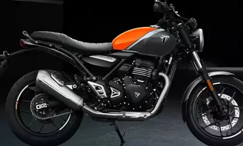 Triumph: రాయల్ ఎన్ఫీల్డ్కు గట్టి పోటీగా ట్రయంఫ్ కొత్త బైక్.. రీజనబుల్ ప్రైస్తో బోనెవిల్లే T4 లాంచ్ Triumph: రాయల్ ఎన్ఫీల్డ్కు గట్టి పోటీగా ట్రయంఫ్ కొత్త బైక్.. రీజనబుల్ ప్రైస్తో బోనెవిల్లే T4 లాంచ్