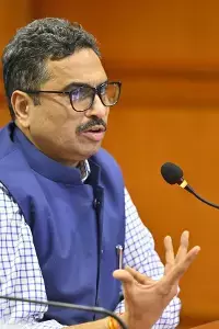 Chief Secretary Sanjay Jaju: ప్రభుత్వ అనుమతులన్నీ డిజిటల్లోనే.. సీఎస్ సంజయ్ జాజు ఆదేశాలు Chief Secretary Sanjay Jaju: ప్రభుత్వ అనుమతులన్నీ డిజిటల్లోనే.. సీఎస్ సంజయ్ జాజు ఆదేశాలు