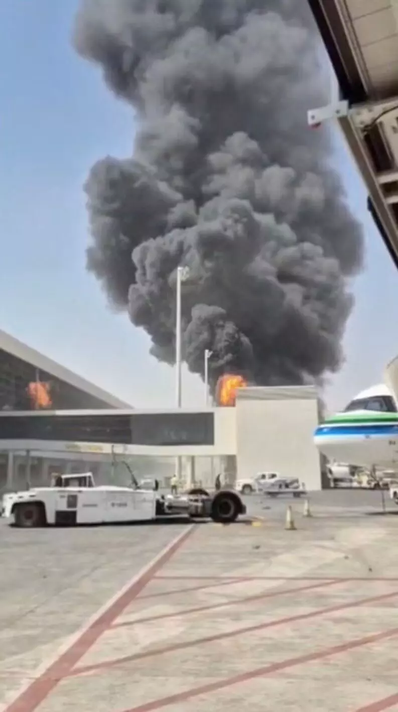 Riyadh Airport: రియాధ్ విమానాశ్రయంపై హౌతీల క్షిపణి దాడి.. ముగ్గురు సౌదీ పౌరులు, పైలట్ బలి Riyadh Airport: రియాధ్ విమానాశ్రయంపై హౌతీల క్షిపణి దాడి.. ముగ్గురు సౌదీ పౌరులు, పైలట్ బలి