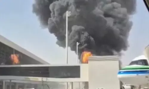 Riyadh Airport: రియాధ్ విమానాశ్రయంపై హౌతీల క్షిపణి దాడి.. ముగ్గురు సౌదీ పౌరులు, పైలట్ బలి Riyadh Airport: రియాధ్ విమానాశ్రయంపై హౌతీల క్షిపణి దాడి.. ముగ్గురు సౌదీ పౌరులు, పైలట్ బలి