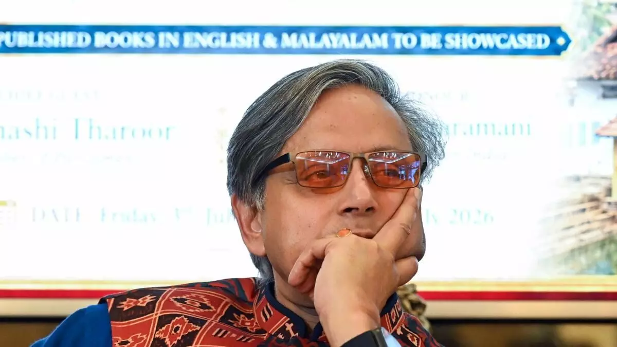 Shashi Tharoor: యువత గొంతు నొక్కొద్దు.. జెన్జీకి సమాధానాలు కావాలి, లాఠీ దెబ్బలు కాదు: శశి థరూర్ Shashi Tharoor: యువత గొంతు నొక్కొద్దు.. జెన్జీకి సమాధానాలు కావాలి, లాఠీ దెబ్బలు కాదు: శశి థరూర్