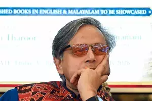 Shashi Tharoor: యువత గొంతు నొక్కొద్దు.. జెన్జీకి సమాధానాలు కావాలి, లాఠీ దెబ్బలు కాదు: శశి థరూర్ Shashi Tharoor: యువత గొంతు నొక్కొద్దు.. జెన్జీకి సమాధానాలు కావాలి, లాఠీ దెబ్బలు కాదు: శశి థరూర్