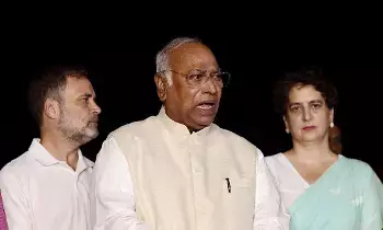 Kharge: ప్రజాస్వామ్య గొంతు నొక్కేశారు.. మోదీ ప్రభుత్వంపై ఖర్గే తీవ్ర విమర్శలు