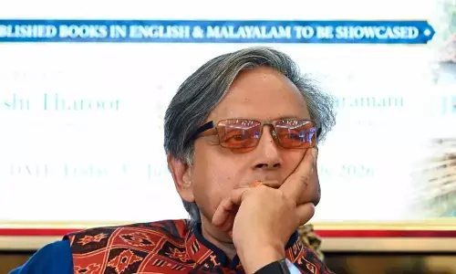Shashi Tharoor: యువత గొంతు నొక్కొద్దు.. జెన్జీకి సమాధానాలు కావాలి, లాఠీ దెబ్బలు కాదు: శశి థరూర్ Shashi Tharoor: యువత గొంతు నొక్కొద్దు.. జెన్జీకి సమాధానాలు కావాలి, లాఠీ దెబ్బలు కాదు: శశి థరూర్