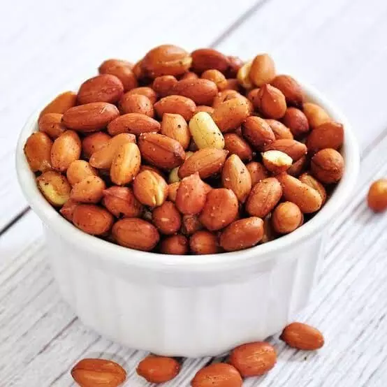 Should You Avoid Drinking Water Right After Eating Peanuts: వేరుశెనగలు తిన్న వెంటనే నీళ్లు తాగకూడదా? గొంతు నొప్పి, అజీర్తి వస్తుందన్న ప్రచారంలో నిజమెంత? Should You Avoid Drinking Water Right After Eating Peanuts: వేరుశెనగలు తిన్న వెంటనే నీళ్లు తాగకూడదా? గొంతు నొప్పి, అజీర్తి వస్తుందన్న ప్రచారంలో నిజమెంత?