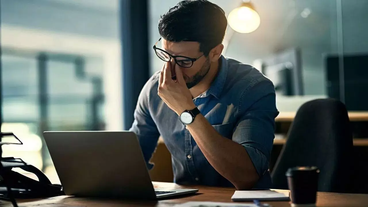 Spending Too Much Time in Front of Screens: స్క్రీన్ ముందు ఎక్కువ సమయం.. కళ్లకు ఇబ్బందులు తప్పవా? Spending Too Much Time in Front of Screens: స్క్రీన్ ముందు ఎక్కువ సమయం.. కళ్లకు ఇబ్బందులు తప్పవా?
