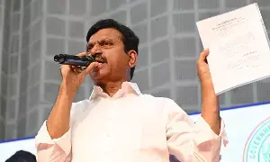 Minister Ponguleti Srinivasa Reddy: ఎల్ నినో ప్రభావం నుంచి రాష్ట్రాన్ని కాపాడేందుకు కేంద్రం నుంచి ప్రత్యేక ఆర్థిక ప్యాకేజీ కోరనున్న తెలంగాణ: మంత్రి పొంగులేటి శ్రీనివాస్ రెడ్డి Minister Ponguleti Srinivasa Reddy: ఎల్ నినో ప్రభావం నుంచి రాష్ట్రాన్ని కాపాడేందుకు కేంద్రం నుంచి ప్రత్యేక ఆర్థిక ప్యాకేజీ కోరనున్న తెలంగాణ: మంత్రి పొంగులేటి శ్రీనివాస్ రెడ్డి