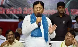 Government Adviser Sudarshan Reddy: నీరు, విద్యుత్ కొరతతో రెండో రబీ పంట వేయవద్దు: ప్రభుత్వ సలహాదారు సుదర్శన్ రెడ్డి హెచ్చరిక Government Adviser Sudarshan Reddy: నీరు, విద్యుత్ కొరతతో రెండో రబీ పంట వేయవద్దు: ప్రభుత్వ సలహాదారు సుదర్శన్ రెడ్డి హెచ్చరిక