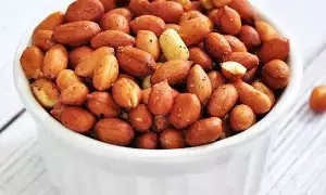 Should You Avoid Drinking Water Right After Eating Peanuts: వేరుశెనగలు తిన్న వెంటనే నీళ్లు తాగకూడదా? గొంతు నొప్పి, అజీర్తి వస్తుందన్న ప్రచారంలో నిజమెంత? Should You Avoid Drinking Water Right After Eating Peanuts: వేరుశెనగలు తిన్న వెంటనే నీళ్లు తాగకూడదా? గొంతు నొప్పి, అజీర్తి వస్తుందన్న ప్రచారంలో నిజమెంత?