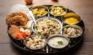 Navratri Fasting: నవరాత్రి ఉపవాస దీక్షలు: భక్తితో పాటు ఆరోగ్యం పదిలం.. 9 రోజులు ఏం తినాలి? Navratri Fasting: నవరాత్రి ఉపవాస దీక్షలు: భక్తితో పాటు ఆరోగ్యం పదిలం.. 9 రోజులు ఏం తినాలి?