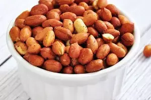 Should You Avoid Drinking Water Right After Eating Peanuts: వేరుశెనగలు తిన్న వెంటనే నీళ్లు తాగకూడదా? గొంతు నొప్పి, అజీర్తి వస్తుందన్న ప్రచారంలో నిజమెంత? Should You Avoid Drinking Water Right After Eating Peanuts: వేరుశెనగలు తిన్న వెంటనే నీళ్లు తాగకూడదా? గొంతు నొప్పి, అజీర్తి వస్తుందన్న ప్రచారంలో నిజమెంత?