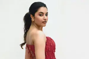 Priyanka Arul Mohan: ప్రియాంక అరుల్ మోహన్కు కెరీర్లోనే భారీ పారితోషికం.. రవితేజ ‘తులాభారం’తో బంపర్ ఆఫర్! Priyanka Arul Mohan: ప్రియాంక అరుల్ మోహన్కు కెరీర్లోనే భారీ పారితోషికం.. రవితేజ ‘తులాభారం’తో బంపర్ ఆఫర్!