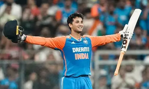 Abhishek Sharma: సూర్యకుమార్ యాదవ్ వరల్డ్ రికార్డ్ బ్రేక్.. అంతర్జాతీయ టీ20ల్లో అభిషేక్ శర్మ సంచలనం.. Abhishek Sharma: సూర్యకుమార్ యాదవ్ వరల్డ్ రికార్డ్ బ్రేక్.. అంతర్జాతీయ టీ20ల్లో అభిషేక్ శర్మ సంచలనం..