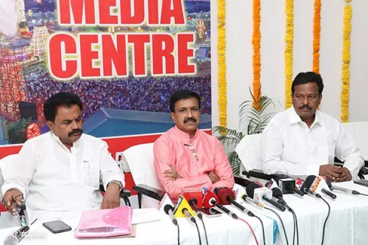 ‘Venkatadri’ App: భక్తుల కోసం ‘వేంకటాద్రి’ యాప్.. టీటీడీ కొత్త సేవలు ‘Venkatadri’ App: భక్తుల కోసం ‘వేంకటాద్రి’ యాప్.. టీటీడీ కొత్త సేవలు