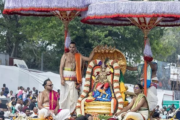 Sri Krishna Alankaram: చిన్నశేష వాహనంపై ద్వారకా శ్రీకృష్ణుడి అలంకారంలో శ్రీ మలయప్పస్వామి దివ్యదర్శనం Sri Krishna Alankaram: చిన్నశేష వాహనంపై ద్వారకా శ్రీకృష్ణుడి అలంకారంలో శ్రీ మలయప్పస్వామి దివ్యదర్శనం